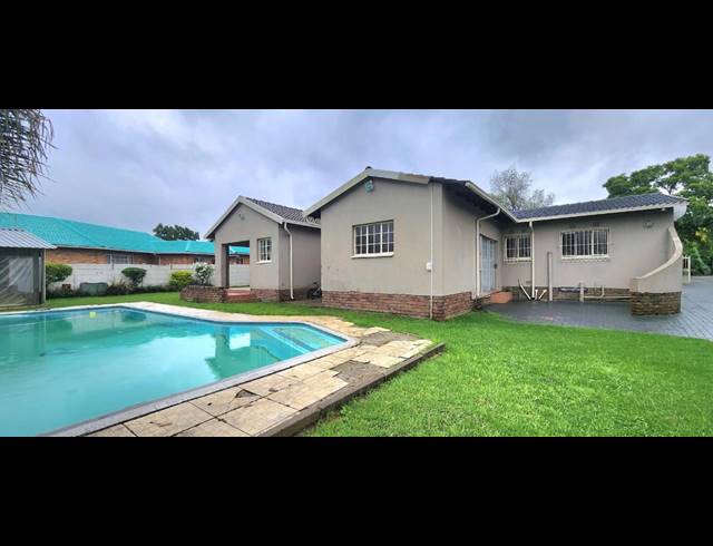 3 BEDROOM FREEHOLD FOR SALE IN BRACKENHURST